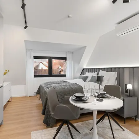1-2 Personen - Parkplatz - Fahrradgarage - Zentrum - Kueche - Wlan - Klima Apartment *